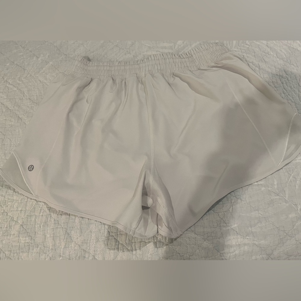 Lululemon Hotty Hot High-Rise Lined Short 4” - bone color, size 12